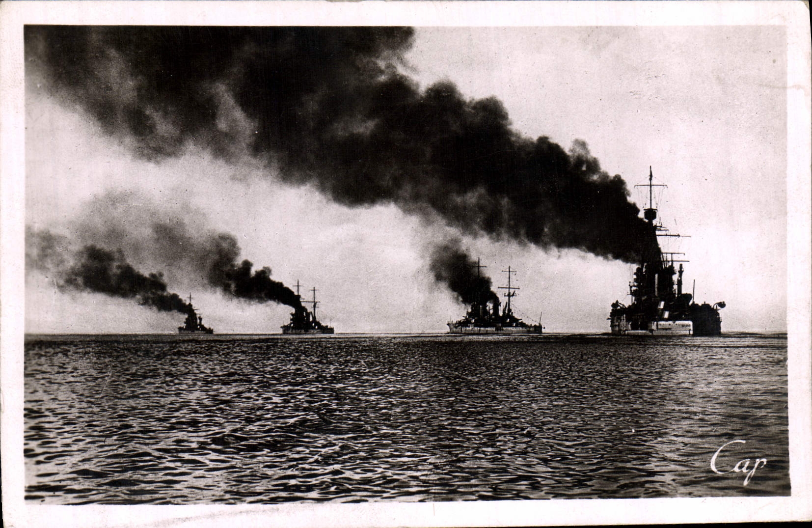 VINTAGE POSTCARD Boat War Toulon Departure of the squadron