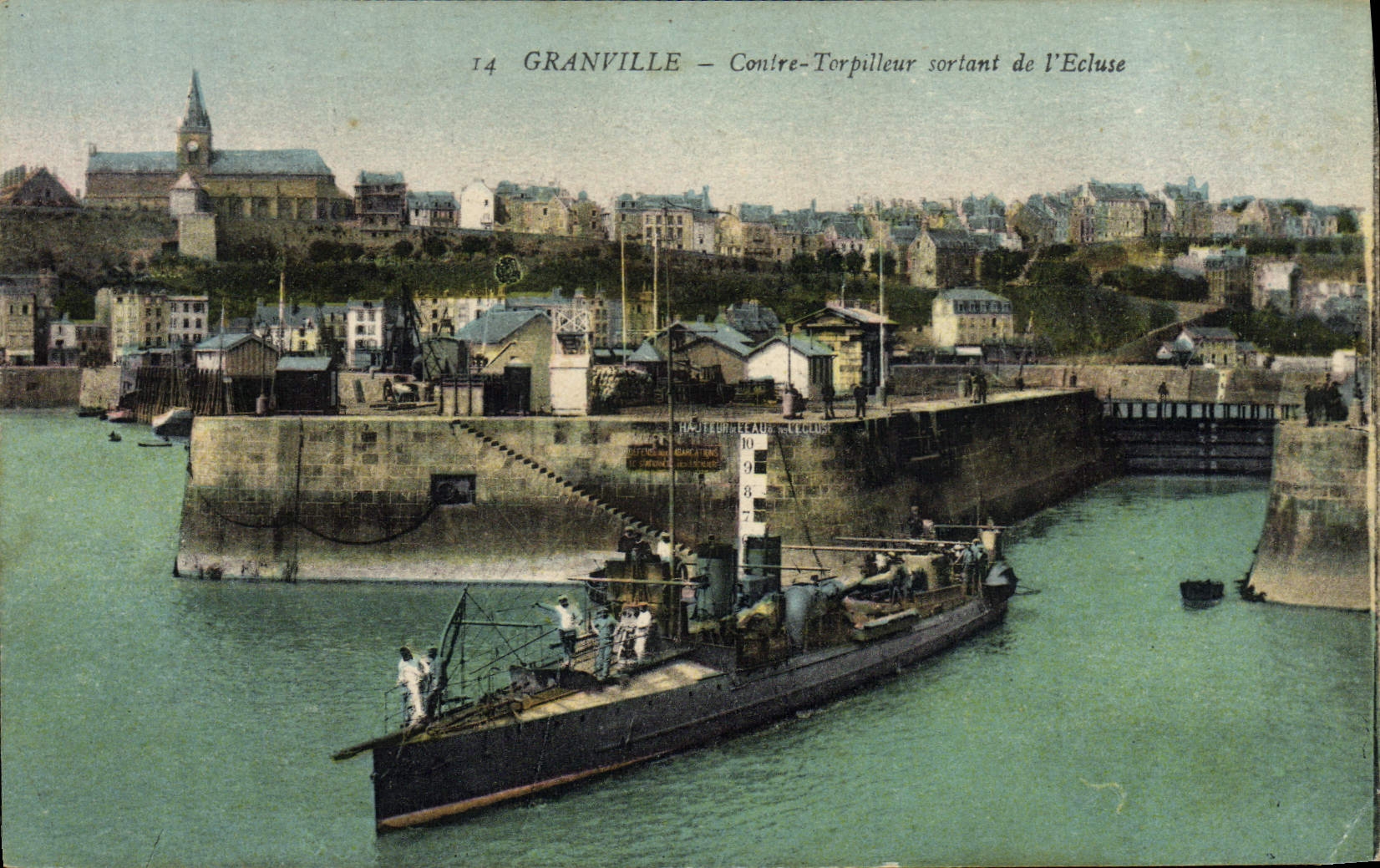 CPA Bateau Guerre Granville Contre torpilleur sortant de l'ecluse