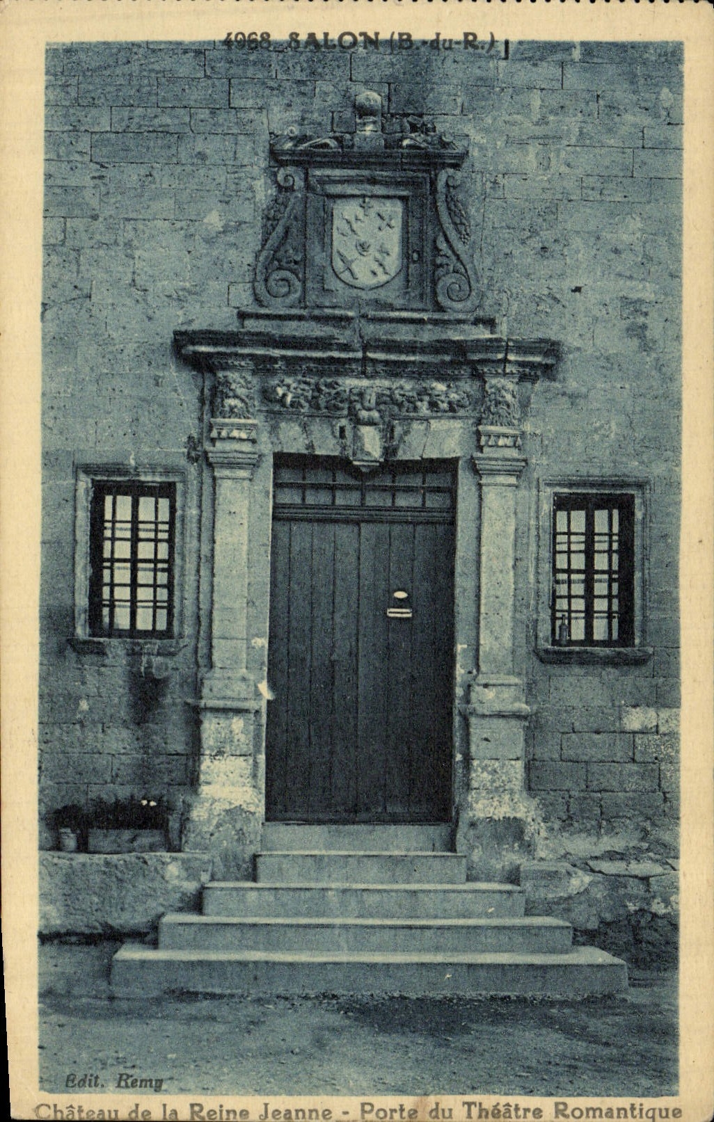 VINTAGE POSTCARD Salon Castle of the queen Carries romantic theater