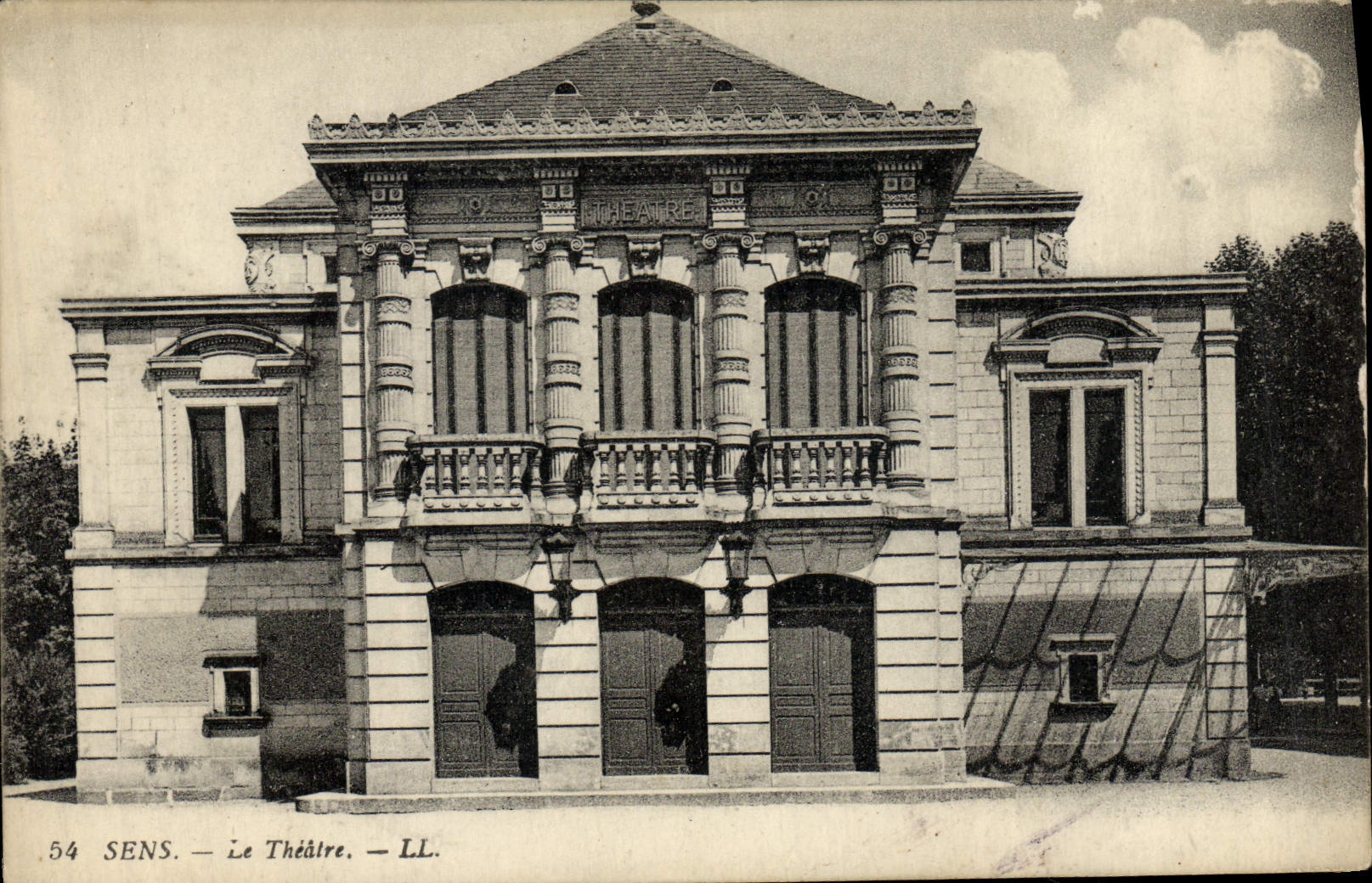 VINTAGE POSTCARD the theater Sens