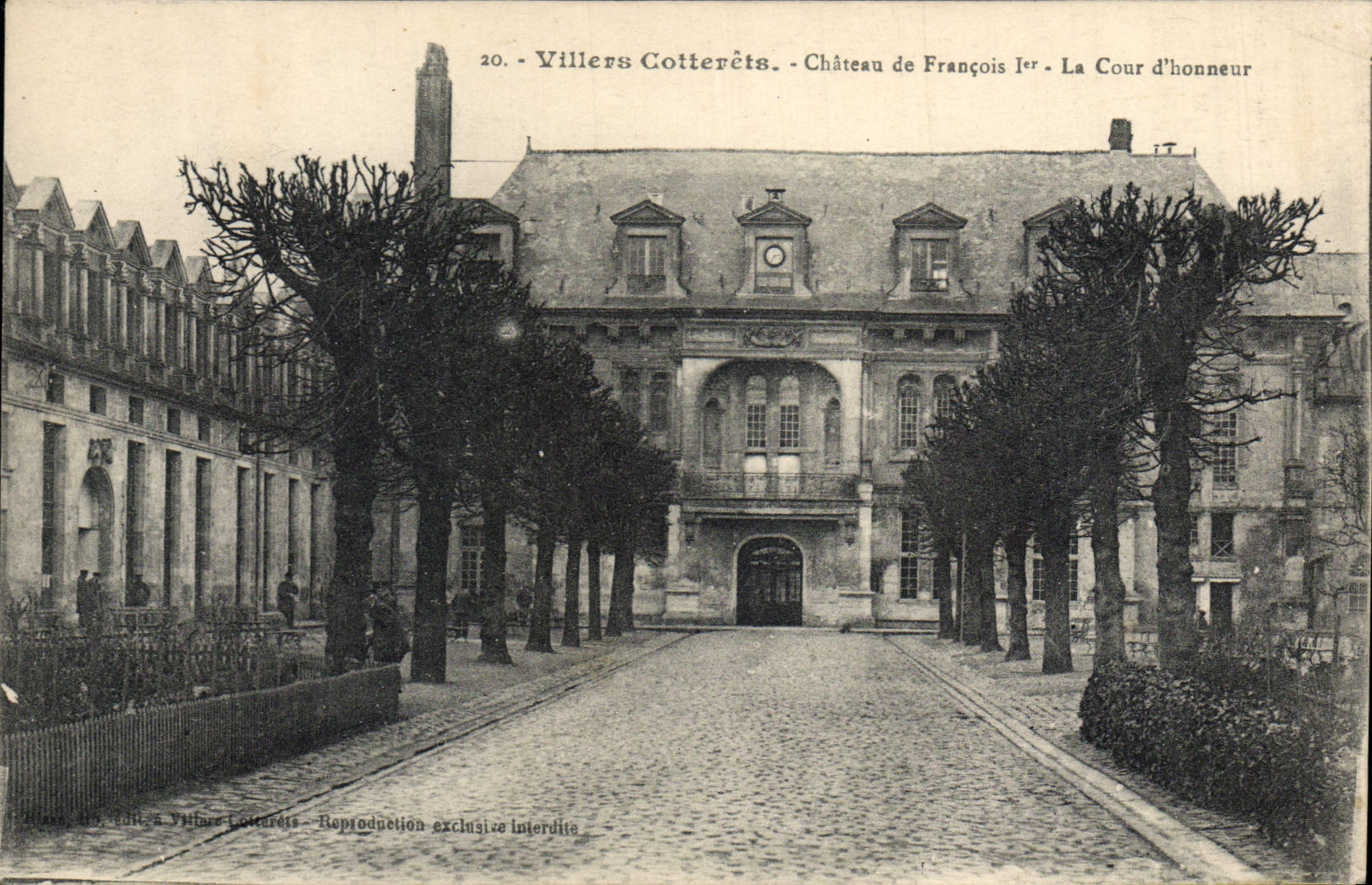 VINTAGE POSTCARD Villers Cotterets the François Castle 1st main courtyard