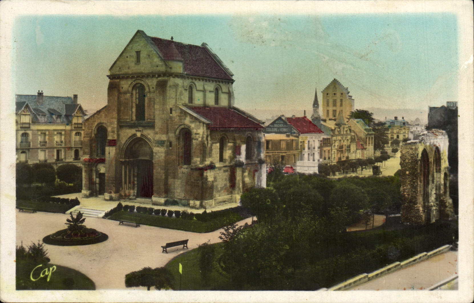 VINTAGE POSTCARD Soissons St Pierre of the Square