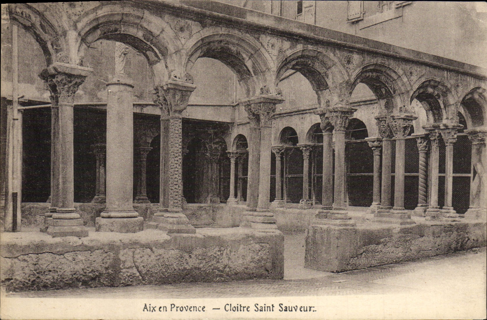 CPA Aix En Provence Cloitre Saint Sauveur
