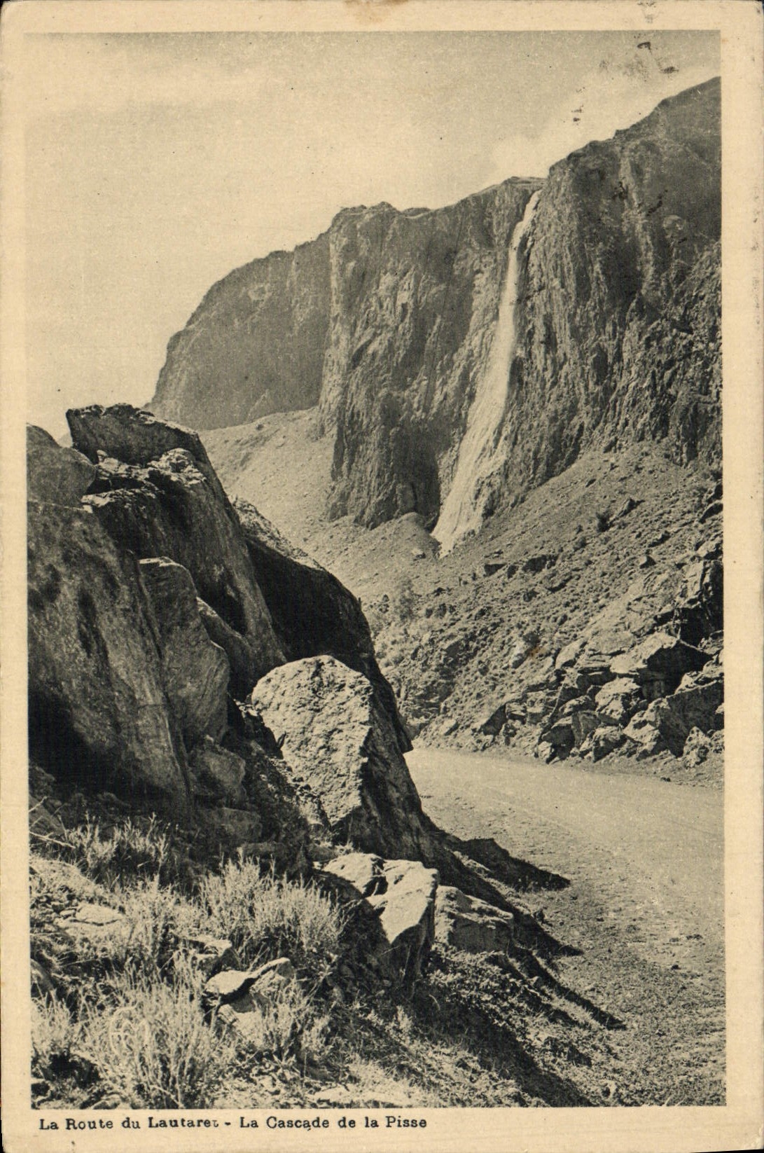 CPA Le Dauphine La route du Lautaret La cascade de la Pisse