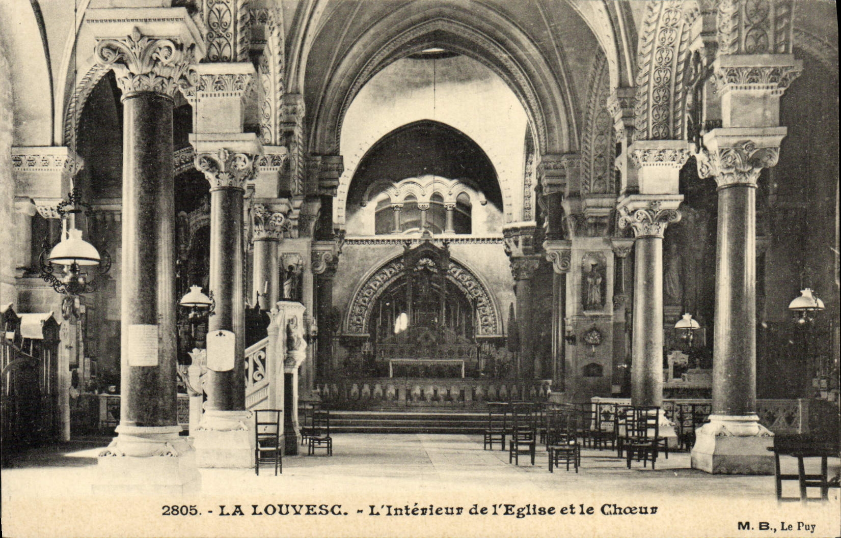 Interior de Louvesc de la POSTAL de la VENDIMIA de la iglesia y del estribillo