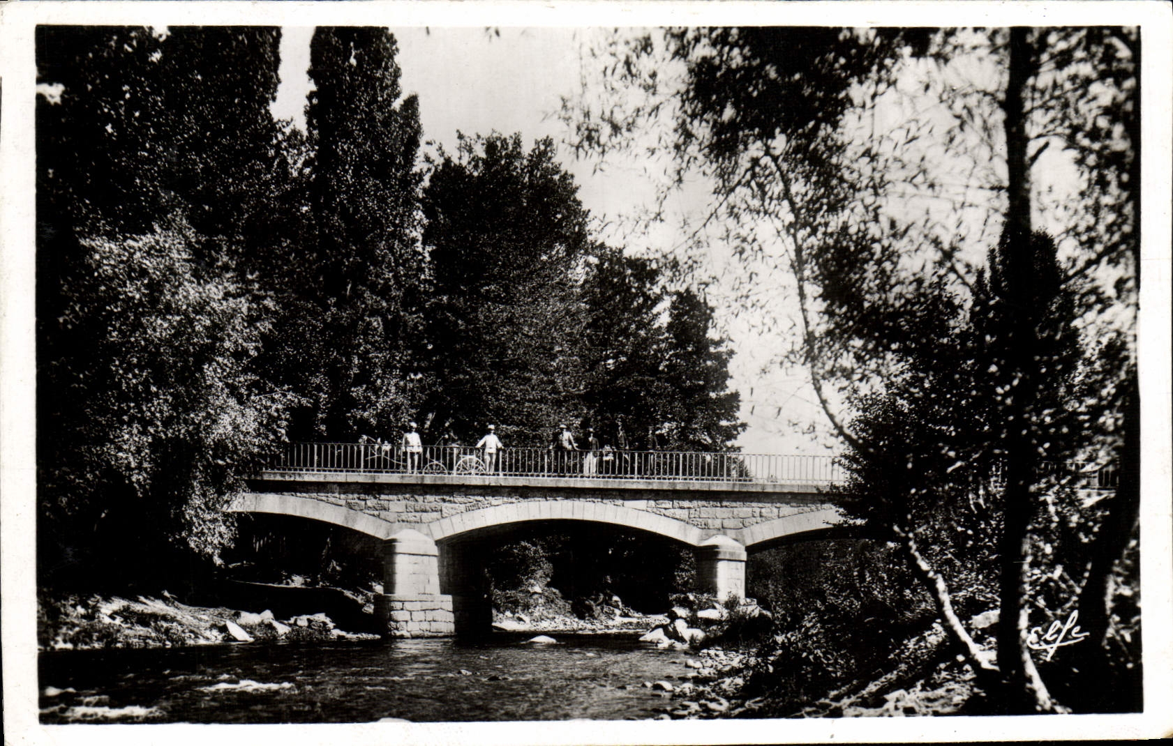 MODERN CARD Borough Mrs the bridge border