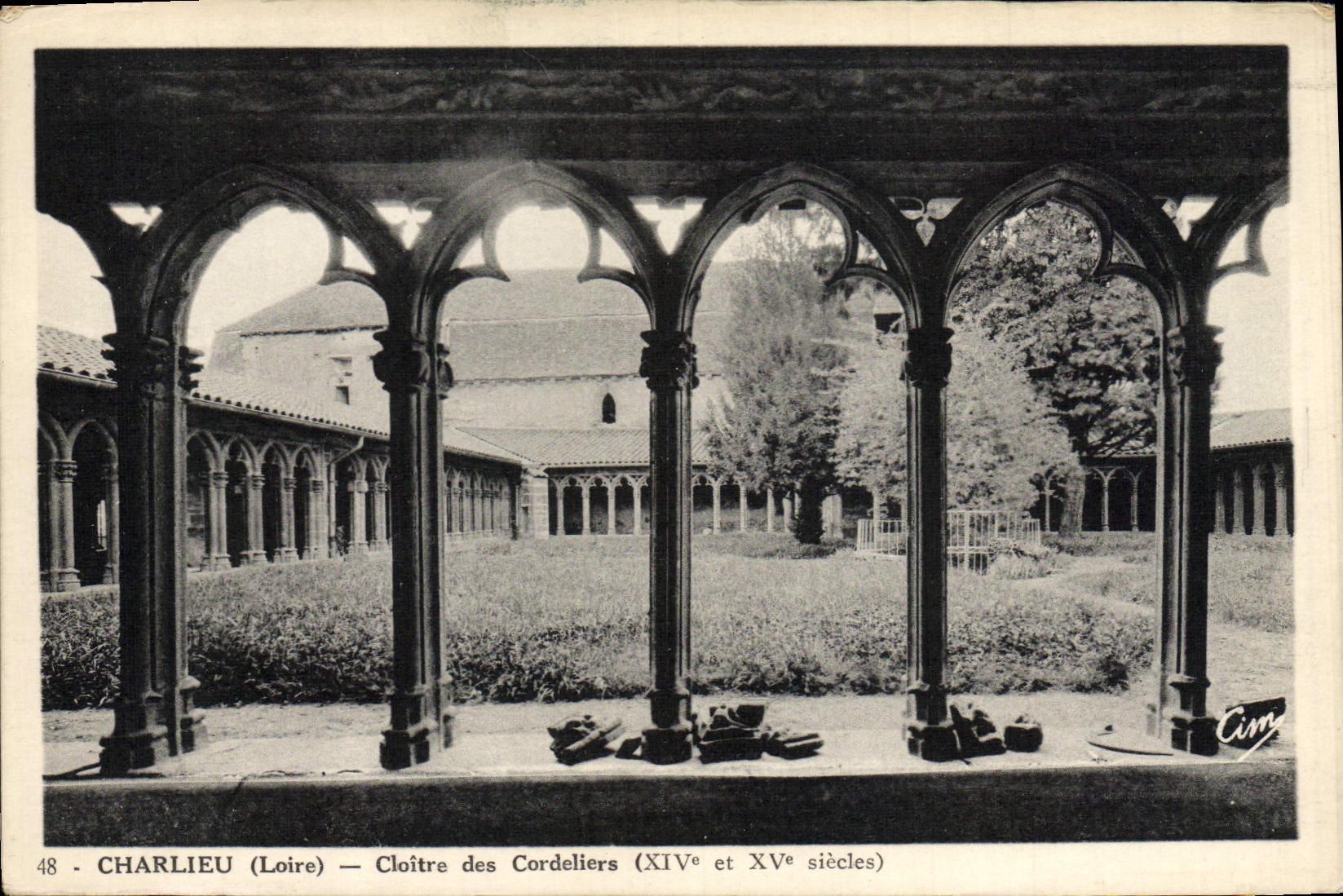 Claustro de Charlieu de la POSTAL de la VENDIMIA de los cordeliers
