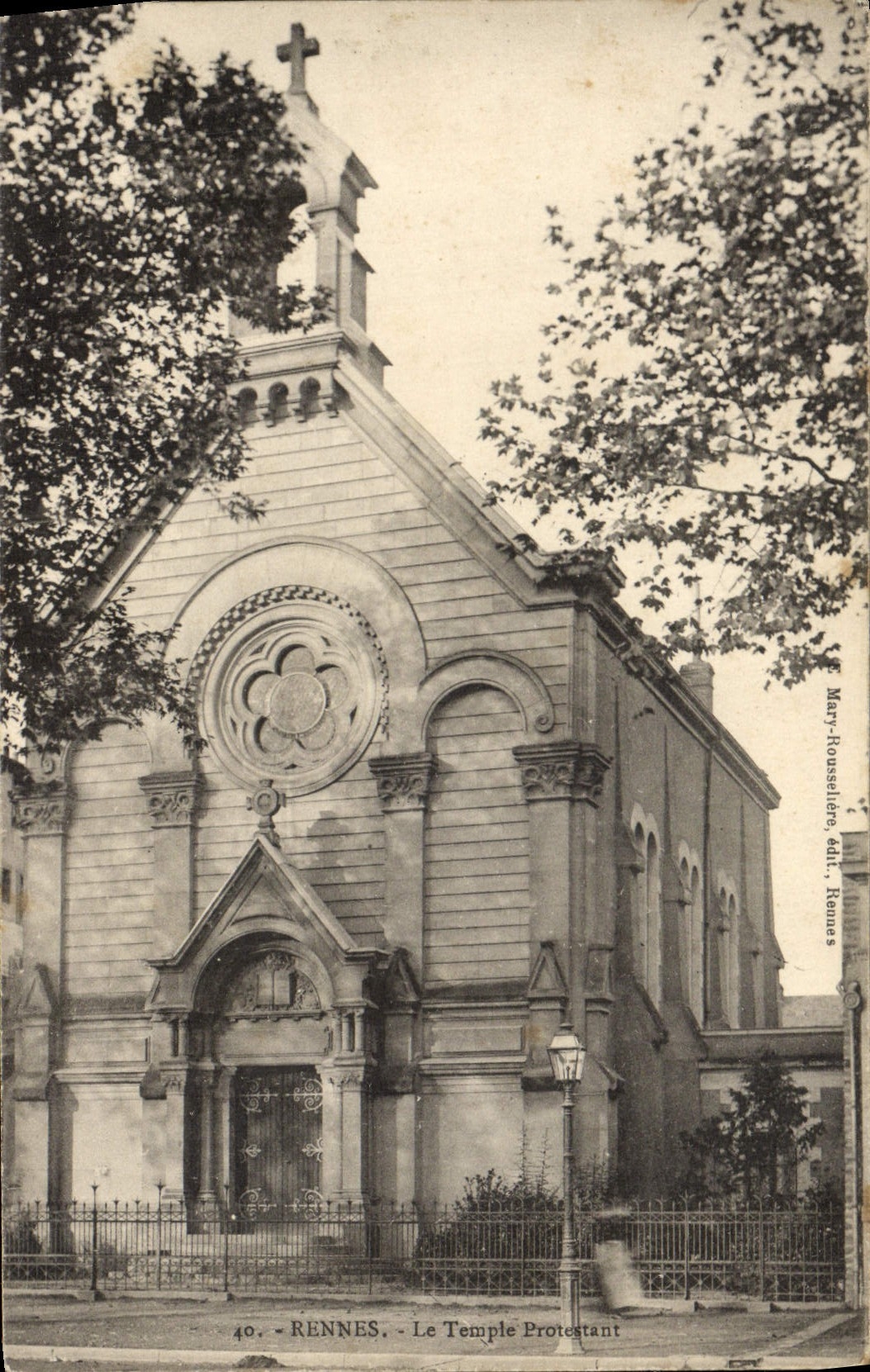 VINTAGE POSTCARD Temple protesting Rennes