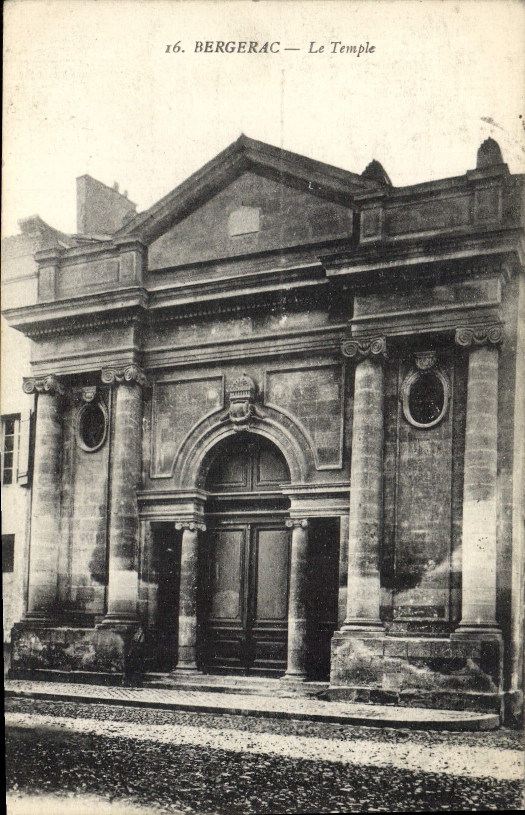 VINTAGE POSTCARD Temple protesting Bergerac