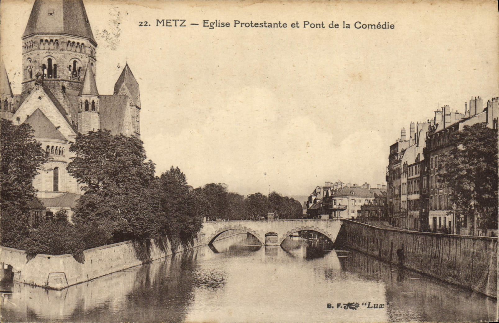 VINTAGE POSTCARD Temple protesting Metz Protestant Church and bridge of the comedy
