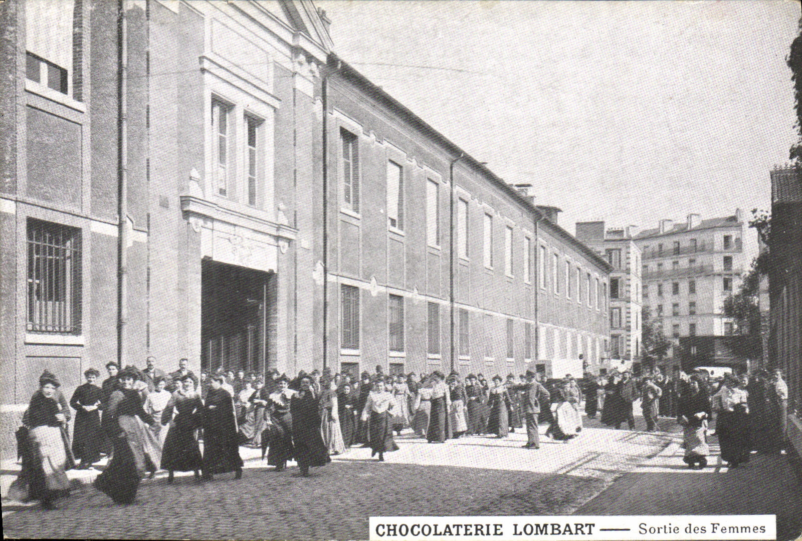CPA Chocolaterie Lombart Sortie des femmes