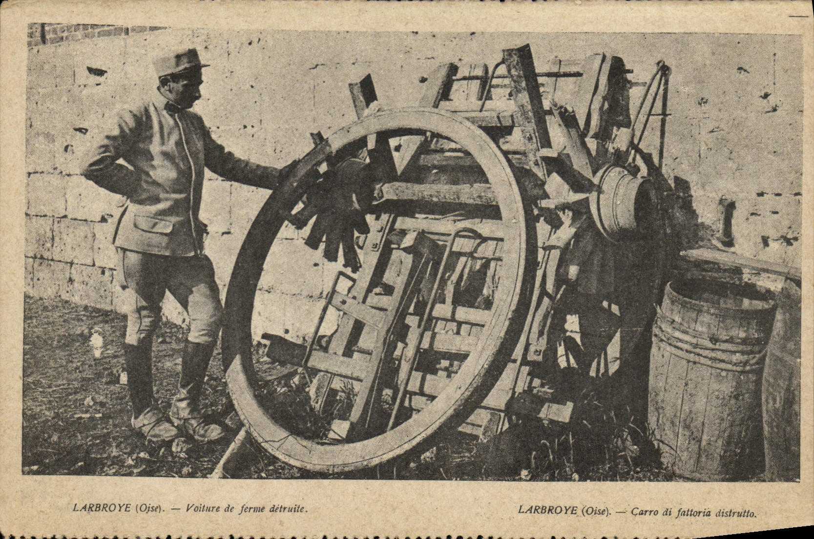 CPA Larbroye Voiture de ferme detruite