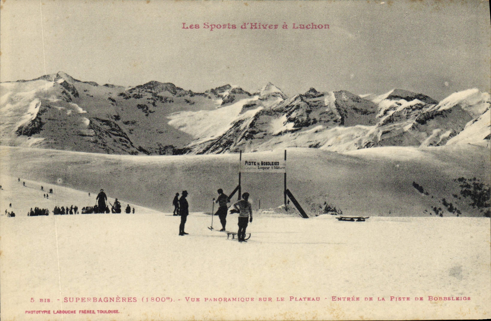 Opinión panorámica de Luchon Superbagneres del esquí de los deportes de invierno de la POSTAL de la VENDIMIA sobre la entrada de la pista de la placa del Bobsleigh