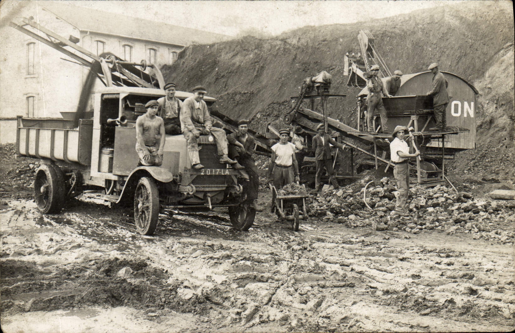 CARTE PHOTO Train Locomotive Camion travaux voie ferre