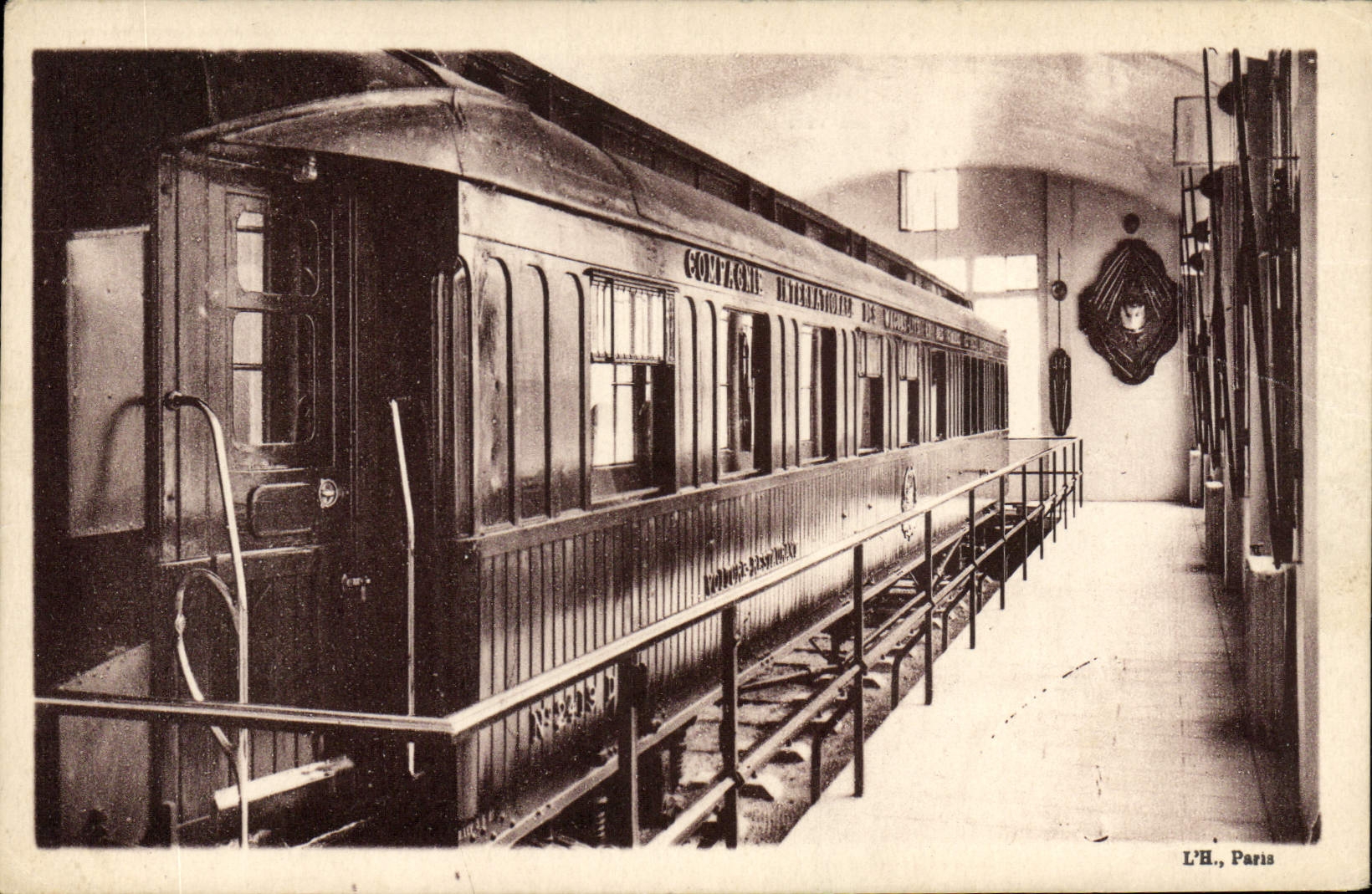 VINTAGE POSTCARD Train Drill of Compiegne Coach of the marechl Foch Militaria