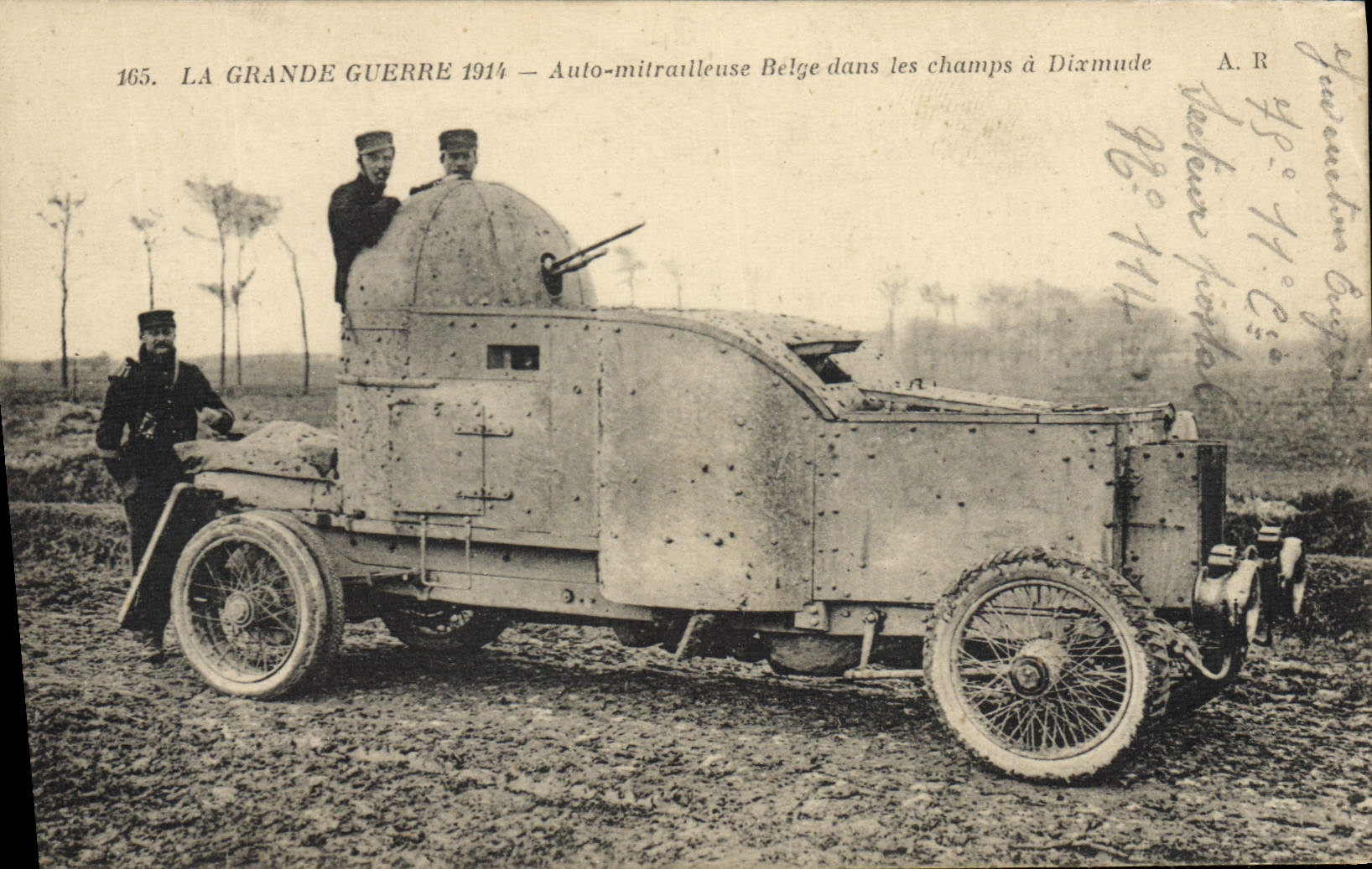El coche belga del tanque de Militaria de la POSTAL de la VENDIMIA machine-gun en los campos tiene Dixmude