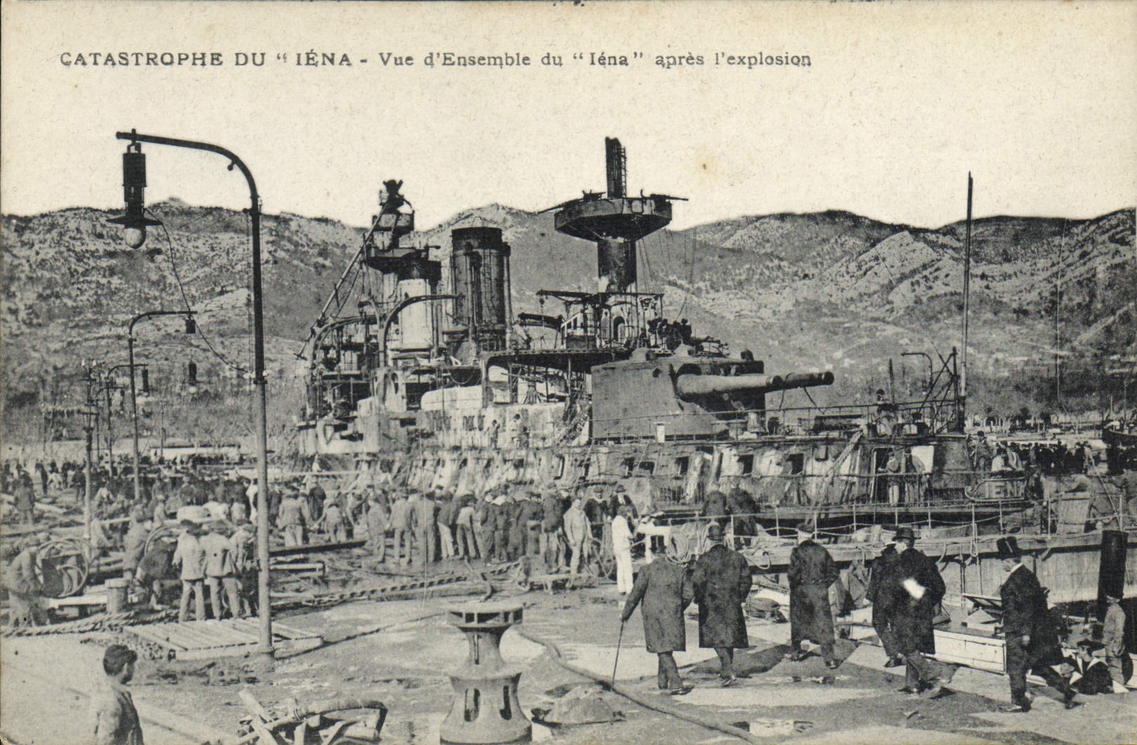 CPA Bateau Guerre Catastrophe du Iena Vue d'ensemble du Iena apres l'explosion