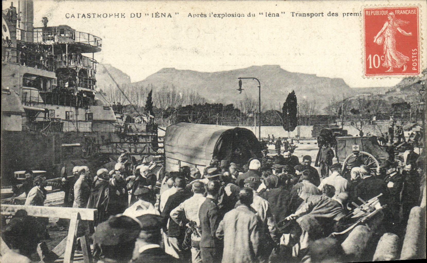 CPA Bateau Guerre Catastrophe du Iena Apres l'explosion