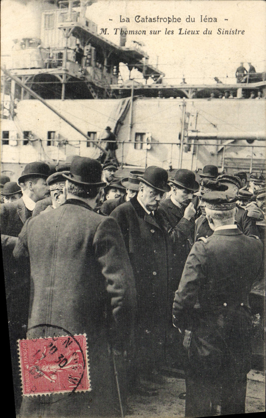 CPA Bateau Guerre Catastrophe du Iena M Thomson sur les lieux du sinistre