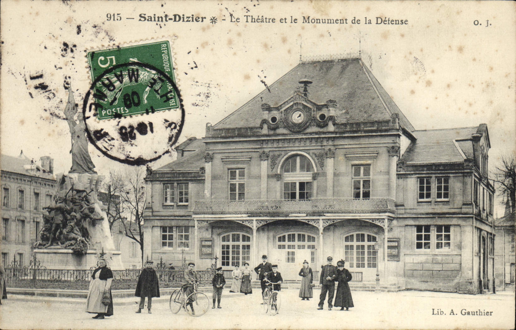 CPA Le theatre et le monument de la defense Saint-Dizier