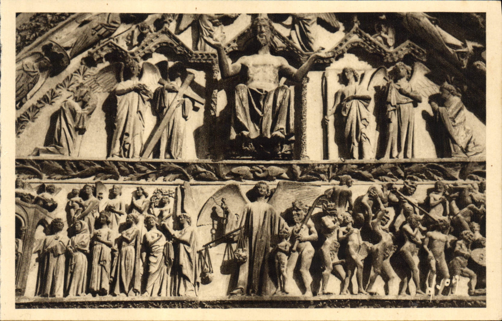 Puerta central de Bourges de la POSTAL de la VENDIMIA de la catedral el juicio pasado