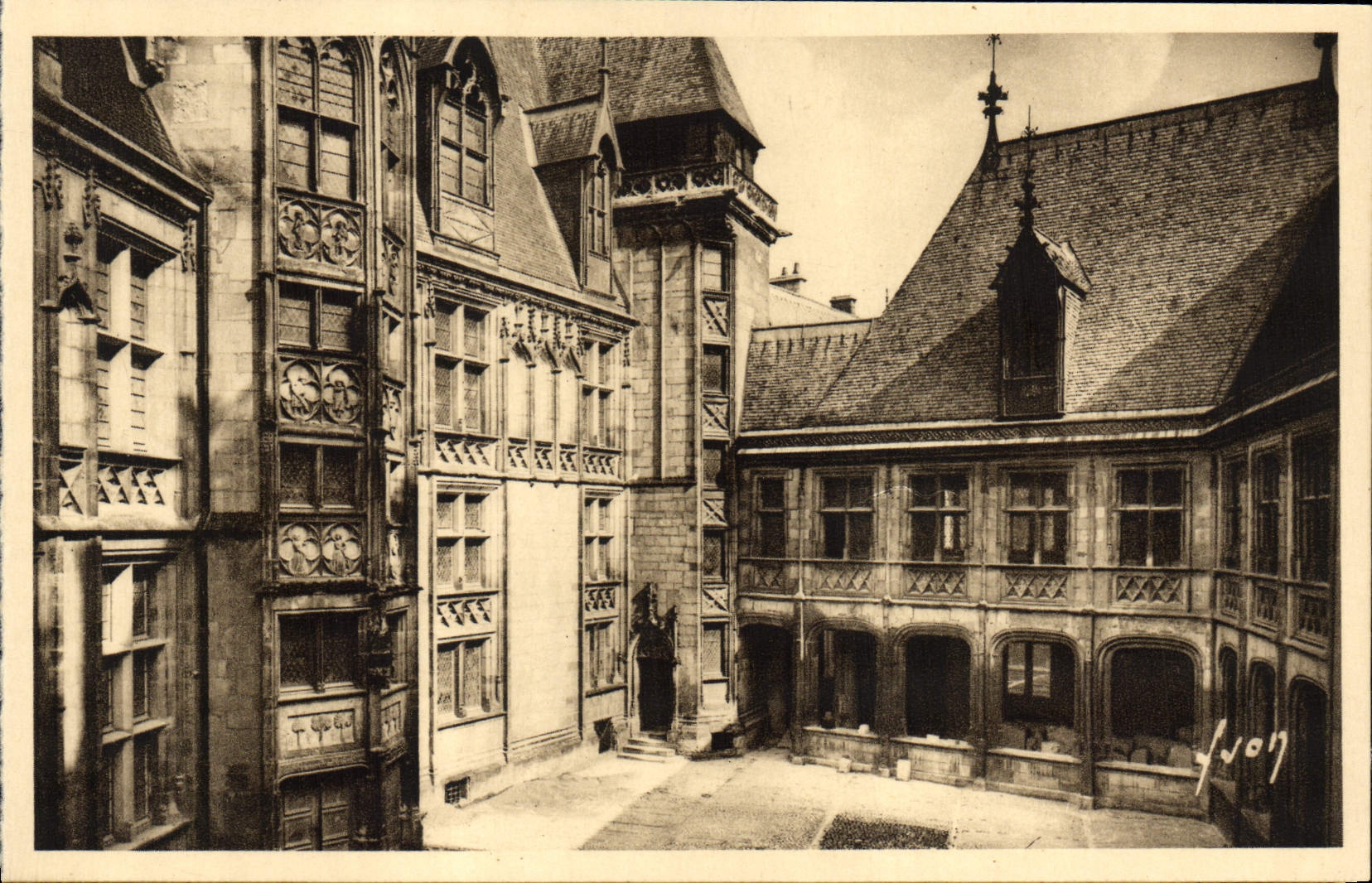 Casas de las mujeres mayores de Bourges de la POSTAL de la VENDIMIA del décimosexto