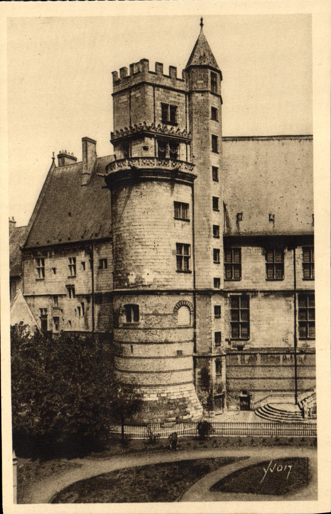 Hotel de Bourges de la POSTAL de la VENDIMIA del corazón de Jacques la torre del tesoro