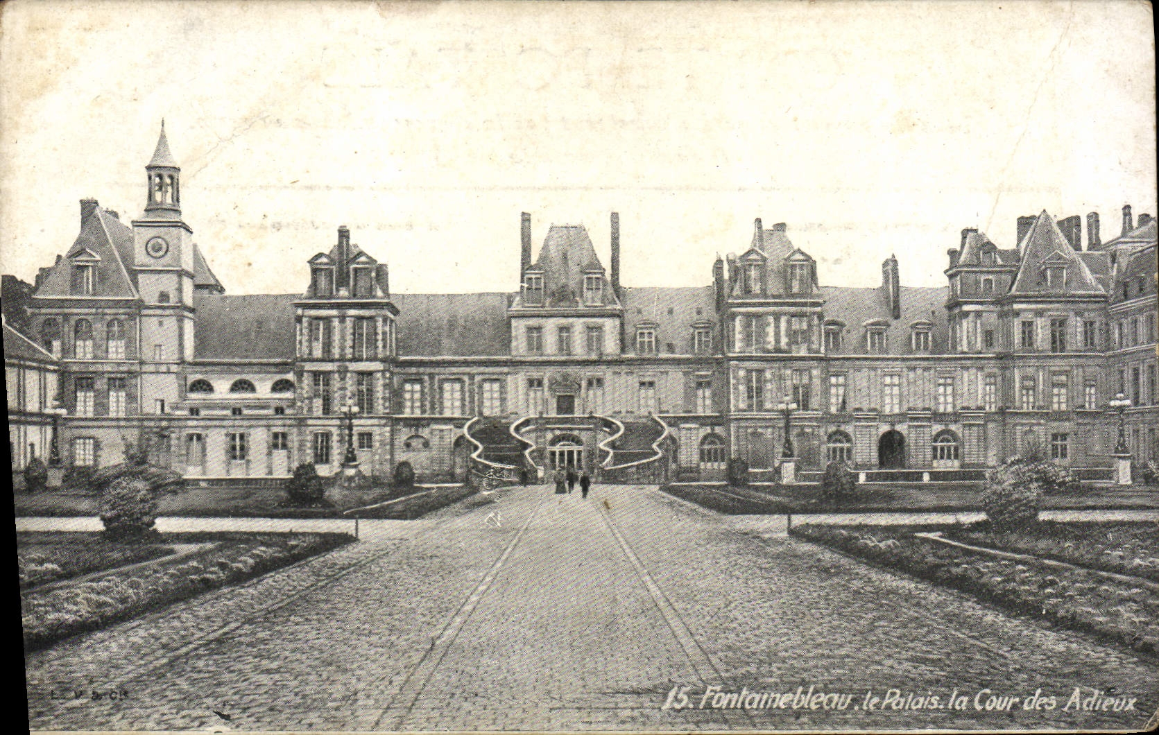 CPA Palais de Fontainebleau La cour des Adieux 