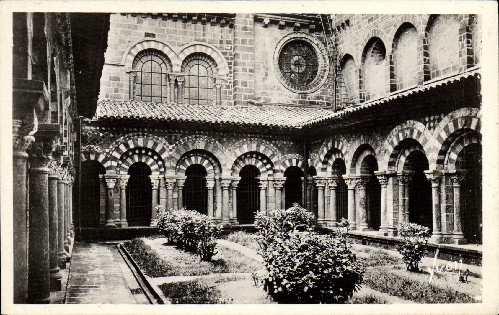 MODERN CARD Puy in Velay Court and Galerles of the Cloister