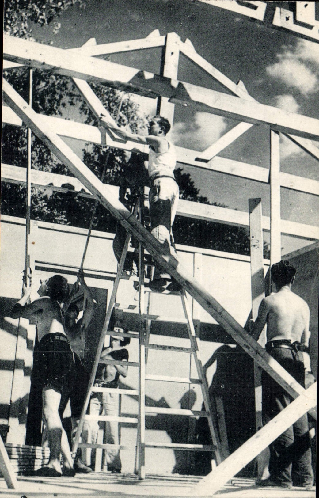 VINTAGE POSTCARD Scout Scoutisme Jamboree Compagnons of France To the camp the Companions build their home