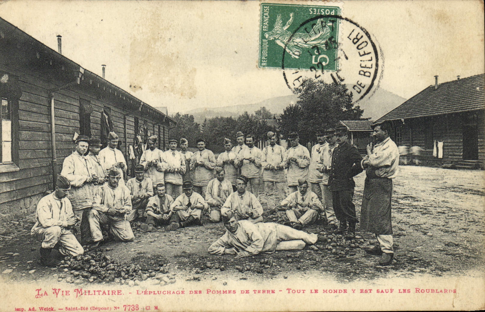 VINTAGE POSTCARD Militaria the weeding of potatoes