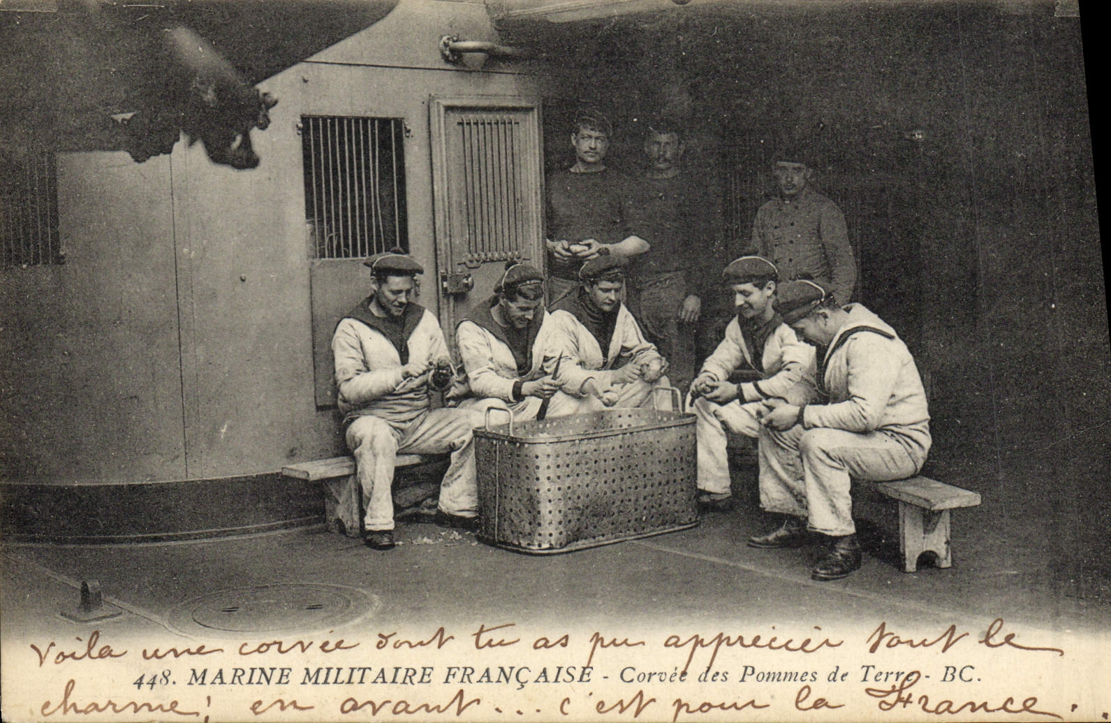 CPA Militaria Marine Corvee des pommes de terre Bateau