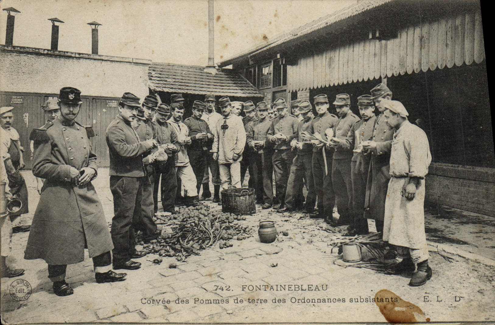 VINTAGE POSTCARD Militaria Fontainebleau Drudgery of potatoes of the ordinances remaining
