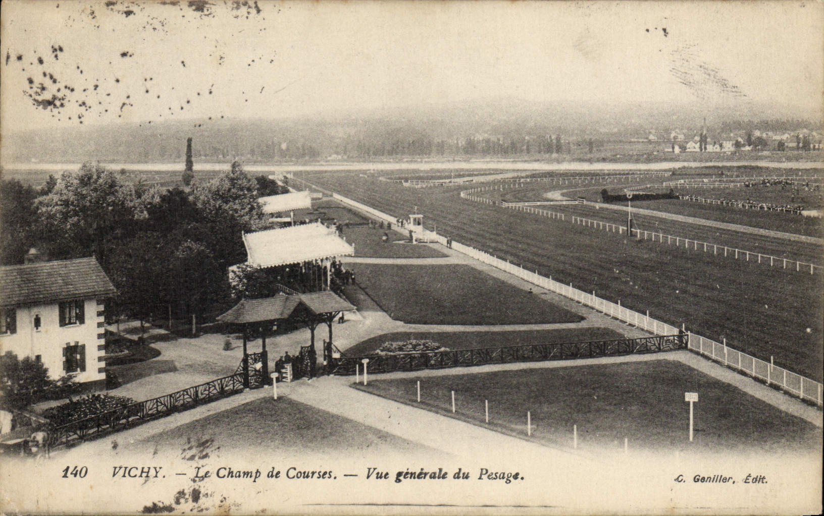 CPA Cheval Equitation Hippisme Vichy le Champ de courses Vue generale du pesage
