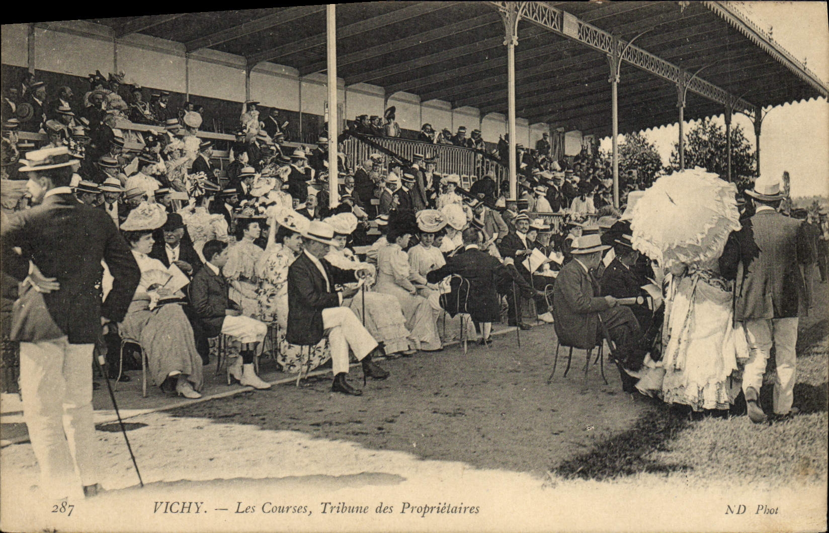 Equitación Hippisme Vichy del caballo de la POSTAL de la VENDIMIA la plataforma de las razas de los dueños