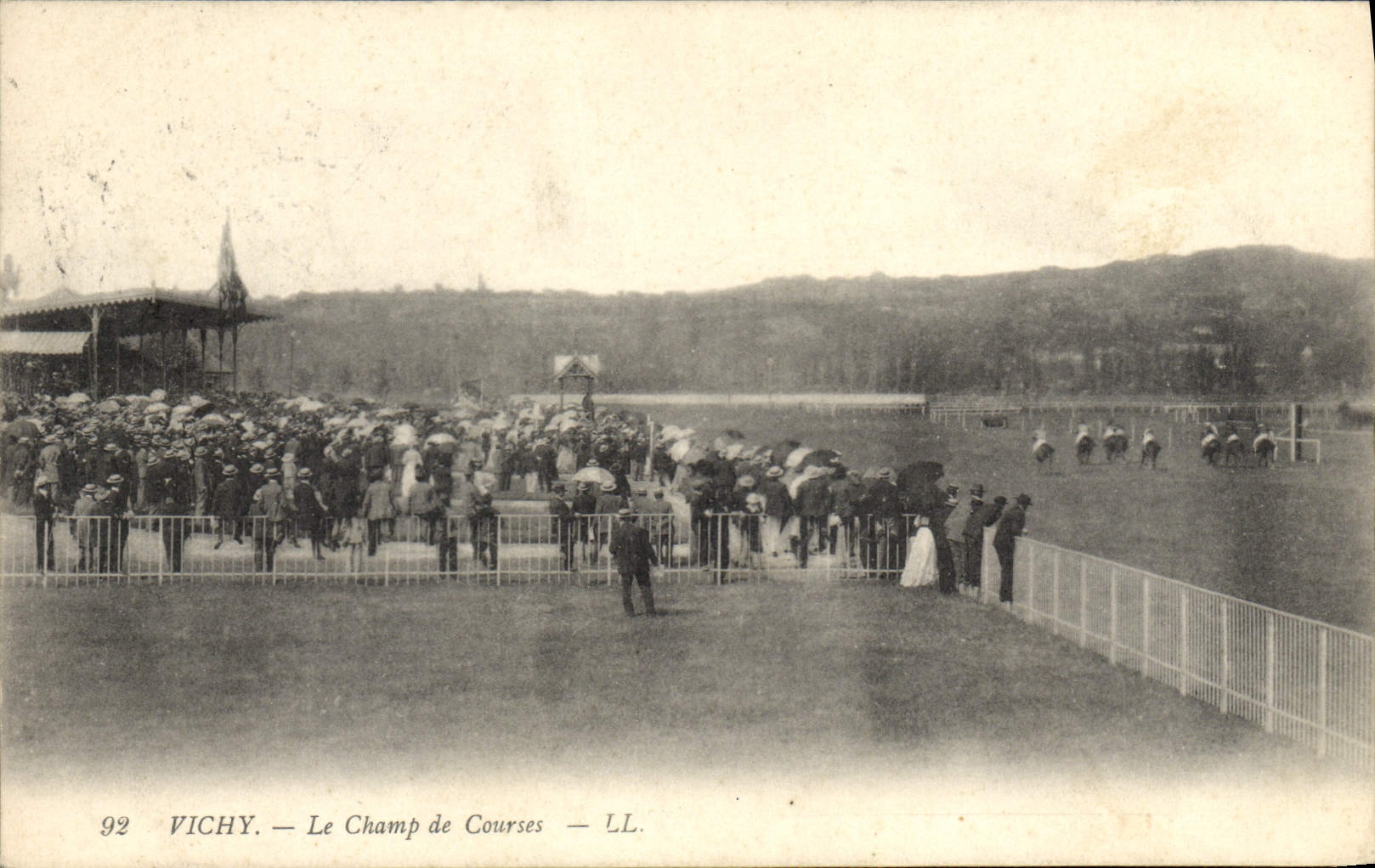 CPA Cheval Equitation Hippisme Vichy Le champ de courses