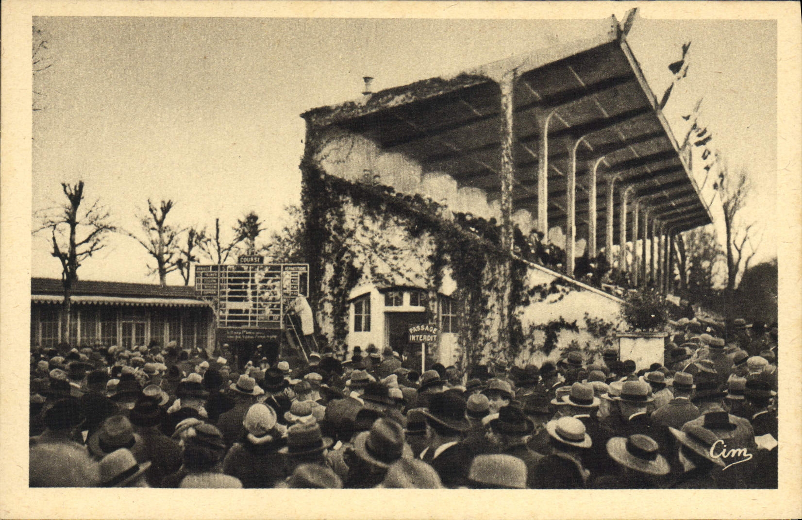 CPA Cheval Equitation Hippisme Feurs Hippodrome L'enceinte du pesage