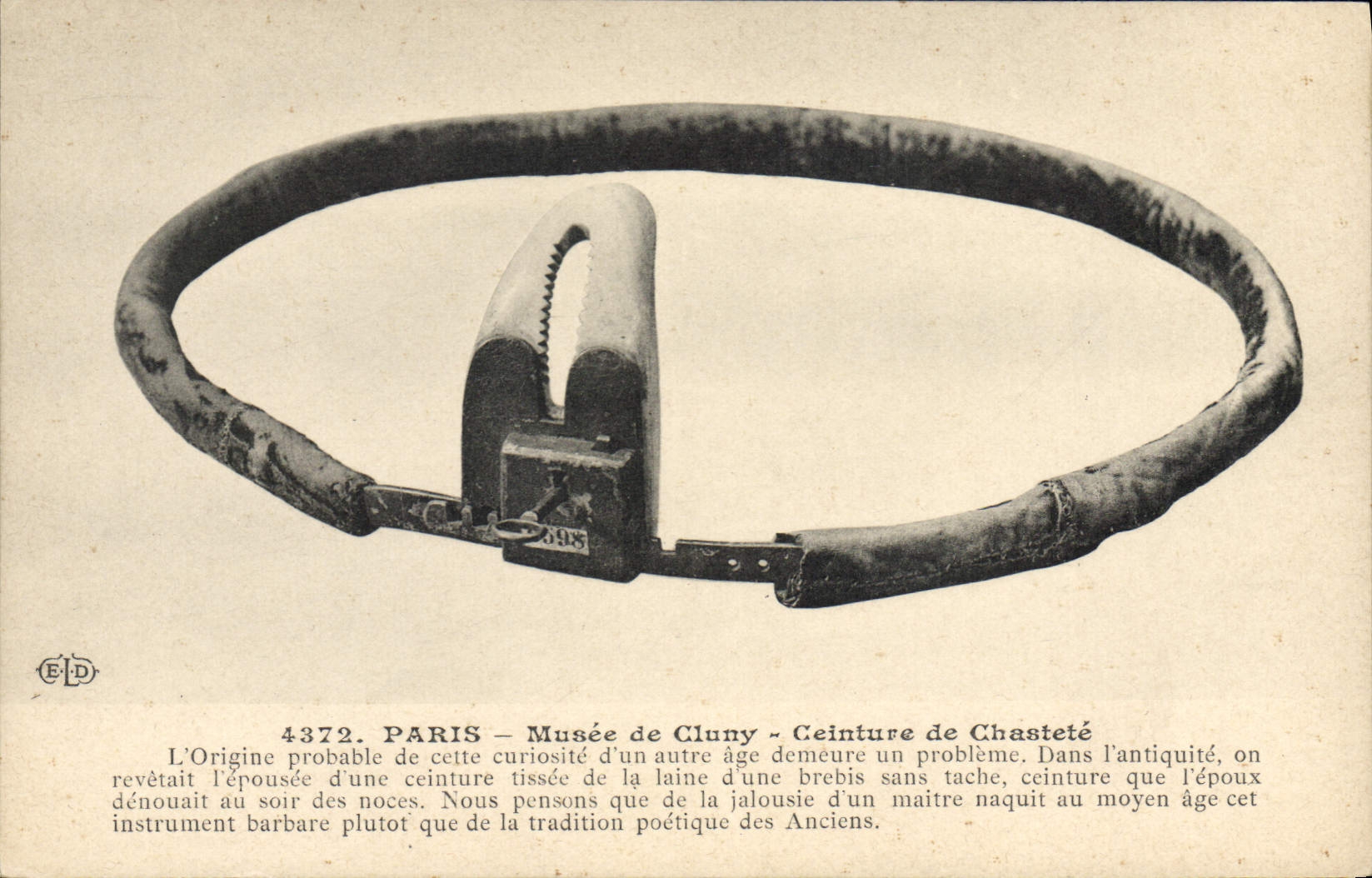 CPA Nu erotique Femme Ceinture de chastete Musee de Cluny Paris Epoque des Croisades