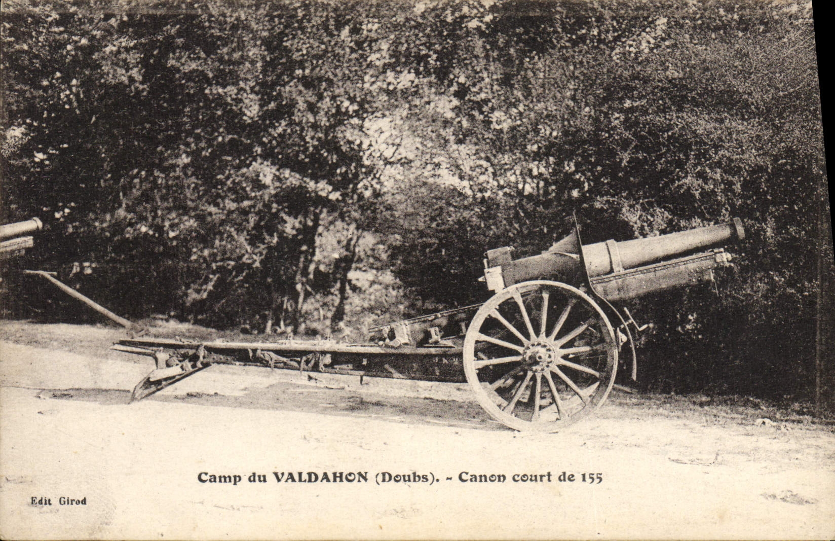 CPA Militaria Camp de Valdahon Canon court de 155