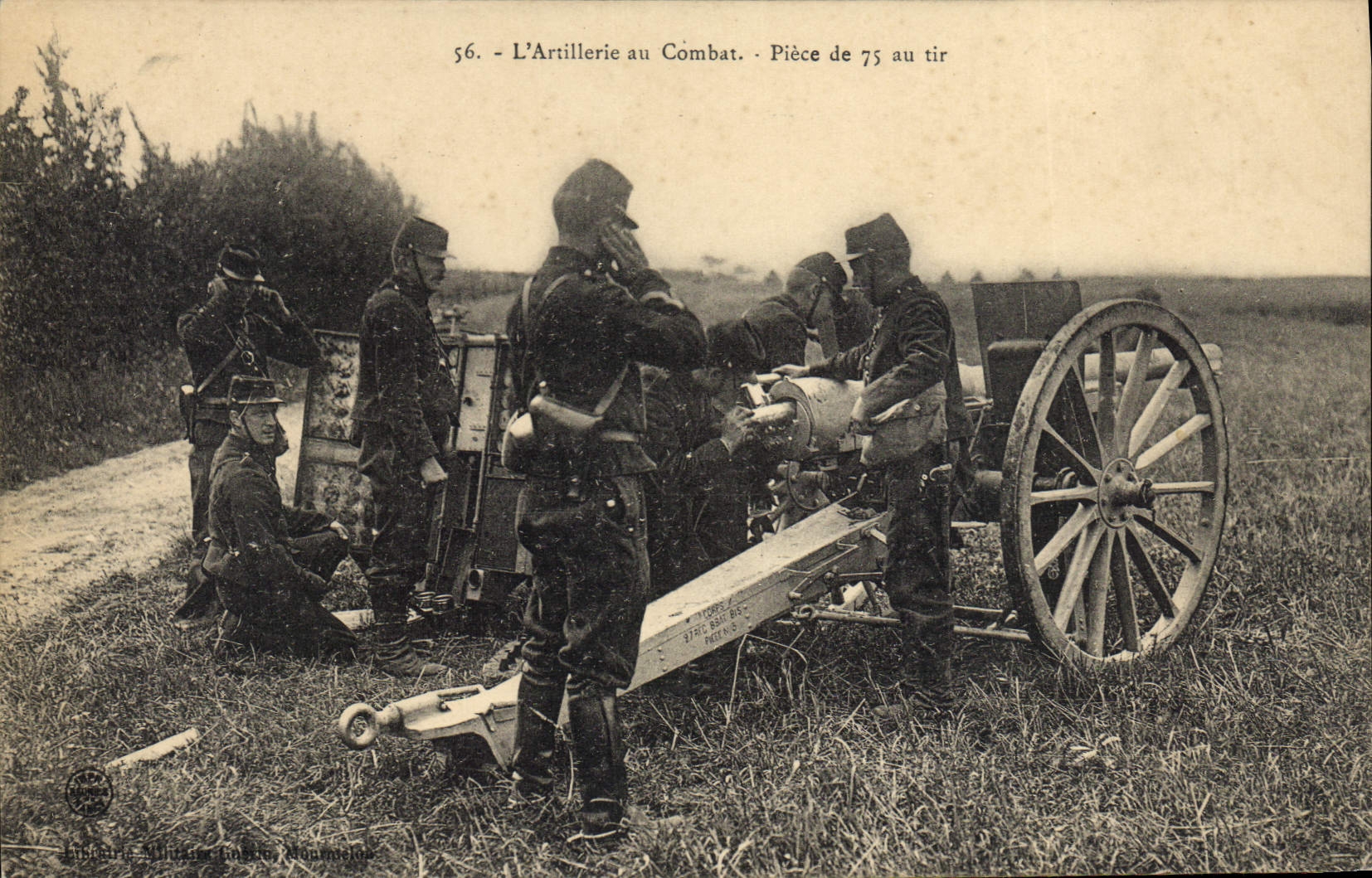 VINTAGE POSTCARD Militaria Artillery with the combat Part of 75 with the shooting