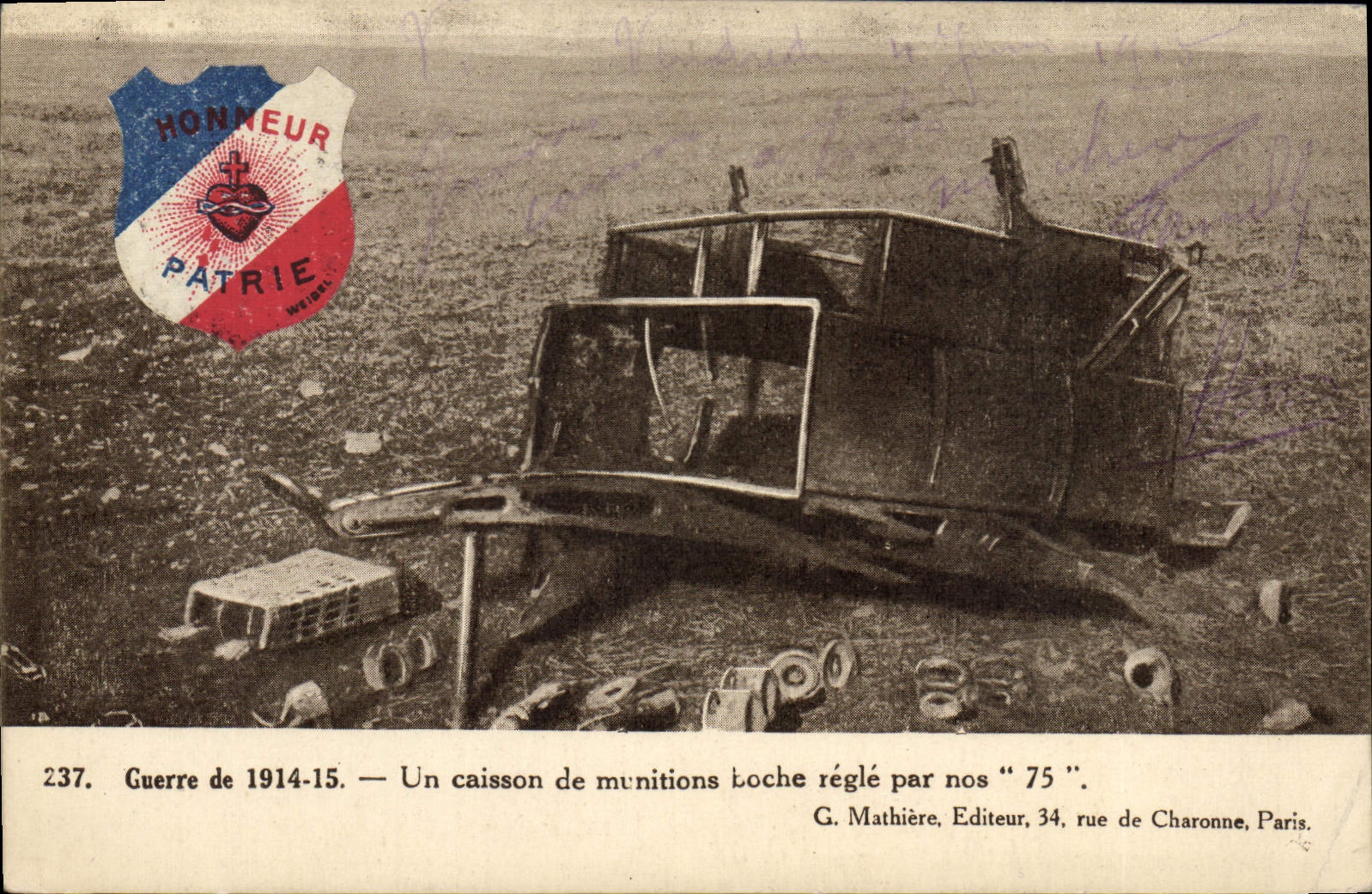 CPA Militaria Un caisson de munitions boche regle par nos 75