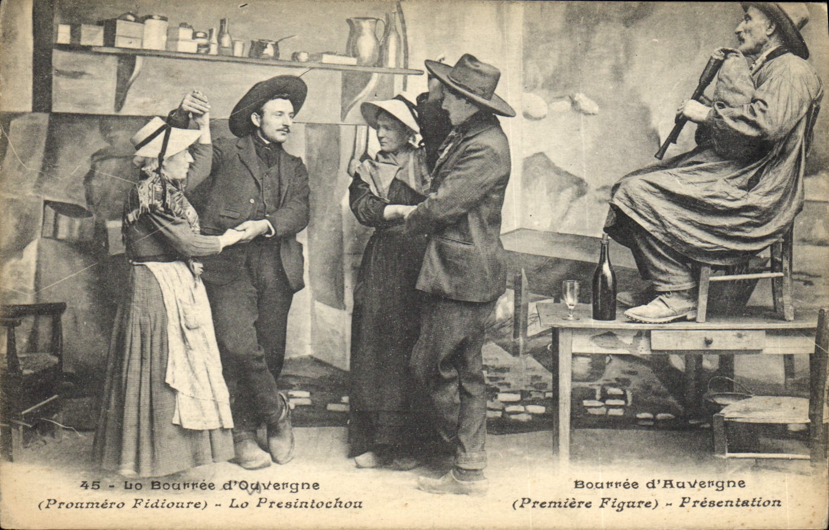 CPA Folklore Auvergne La bourree