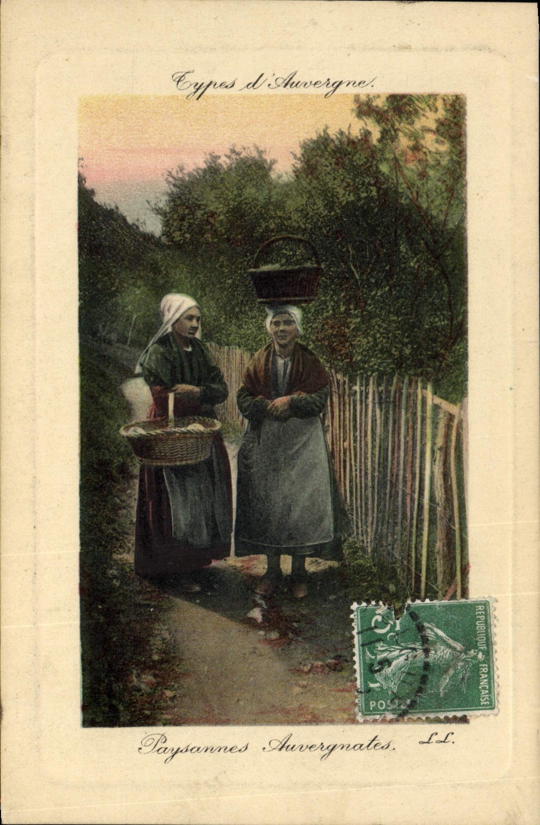 CPA Folklore Auvergne Paysannes auvergnates