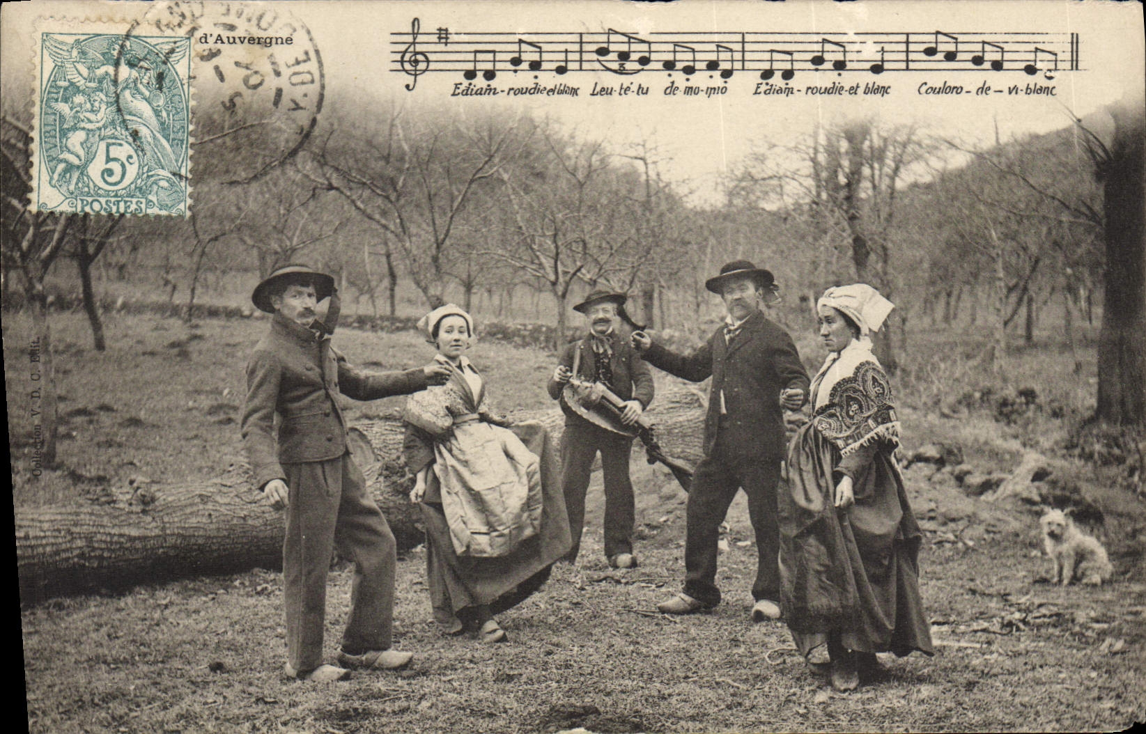 CPA Folklore Auvergne La bourree