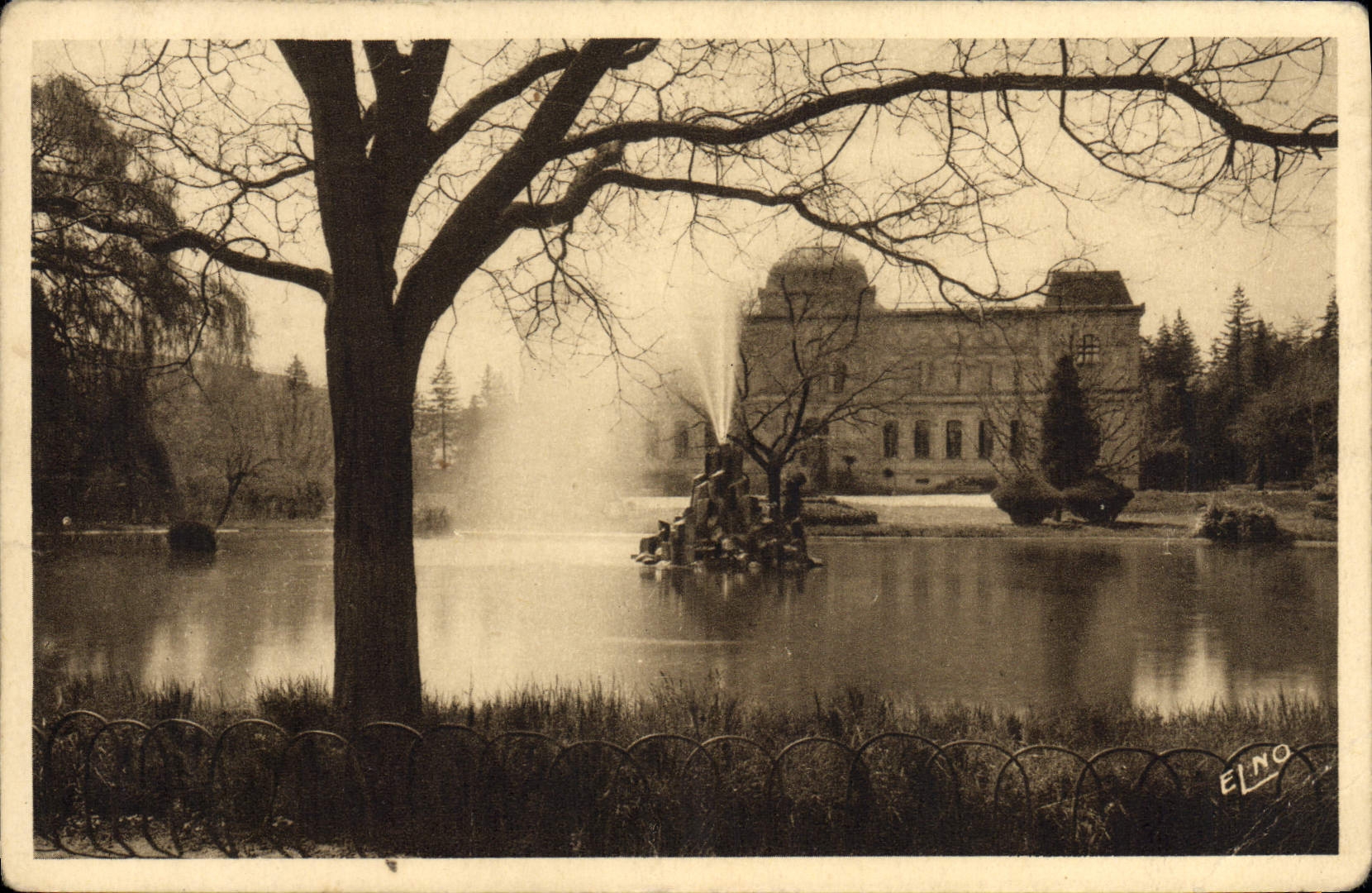 VINTAGE POSTCARD Puy in Velay Public garden and Musee Crozatier
