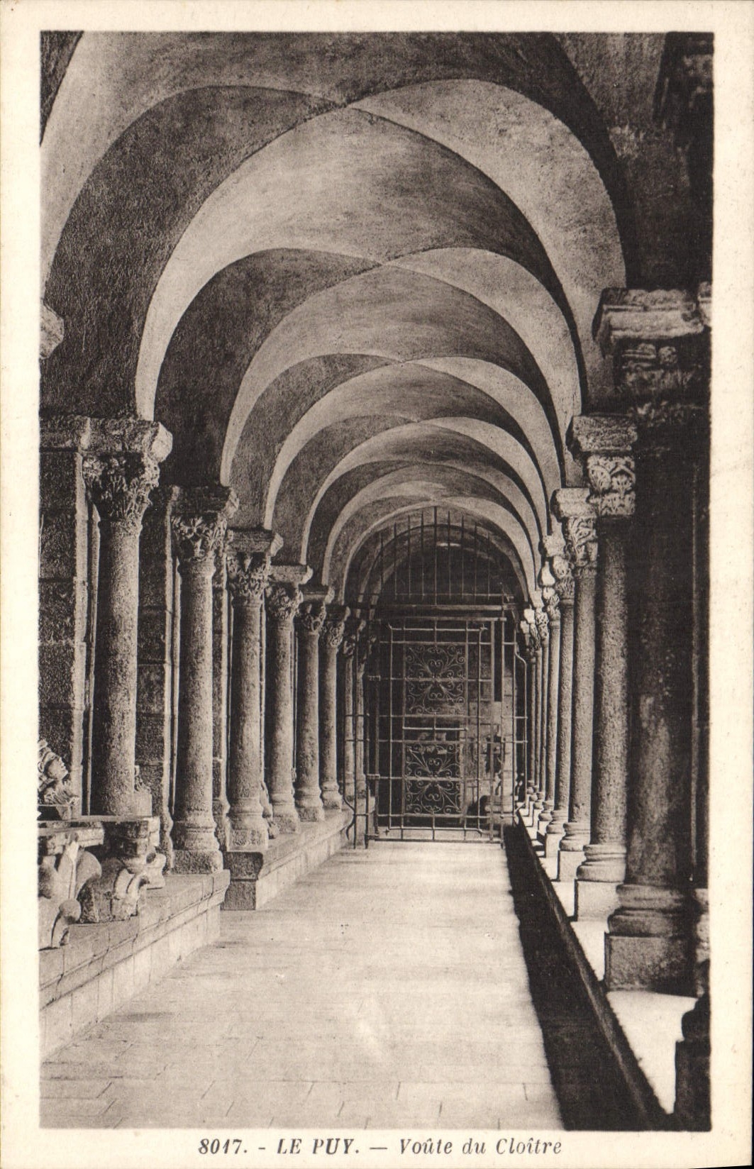 VINTAGE POSTCARD Puy in Velay Arches Cloister