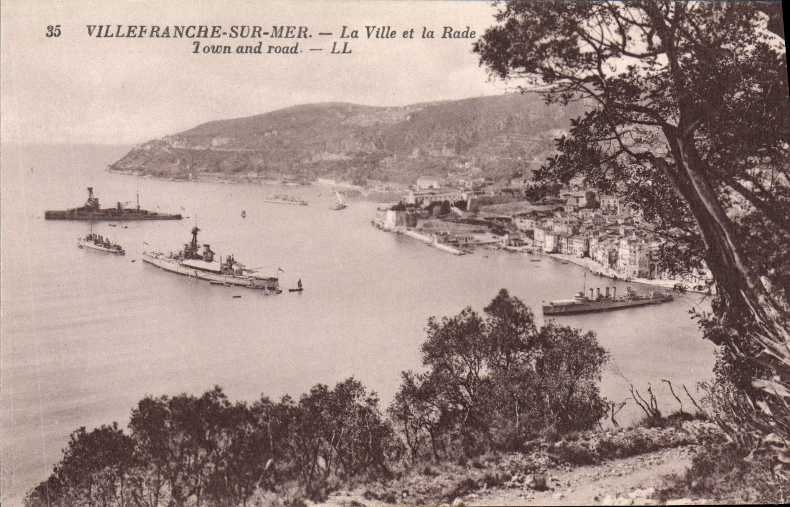 CPA Villefranche Sur Mer La ville et la Rade Bateaux