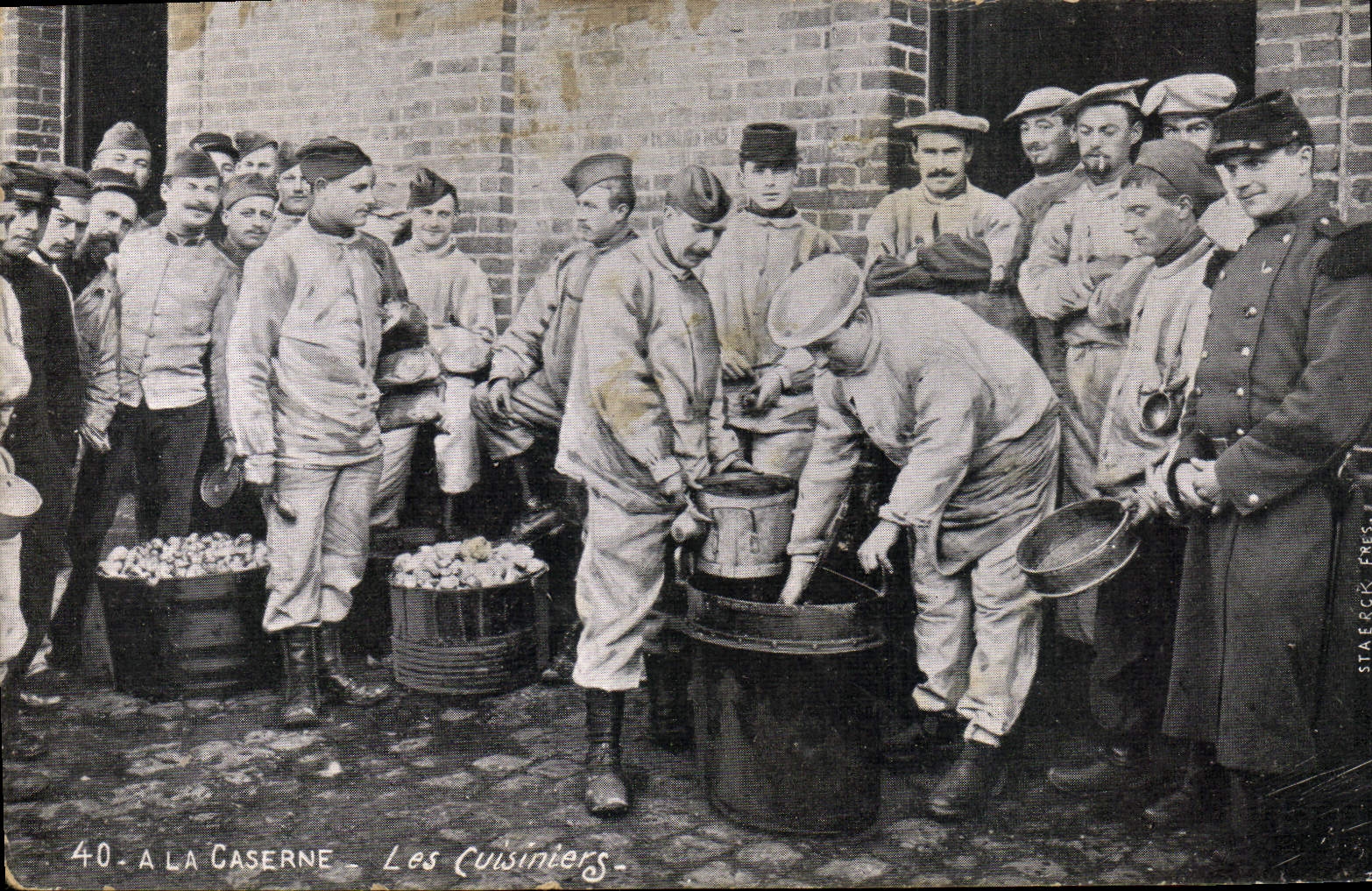 CPA Militaria a la caserne Les cuisiniers 