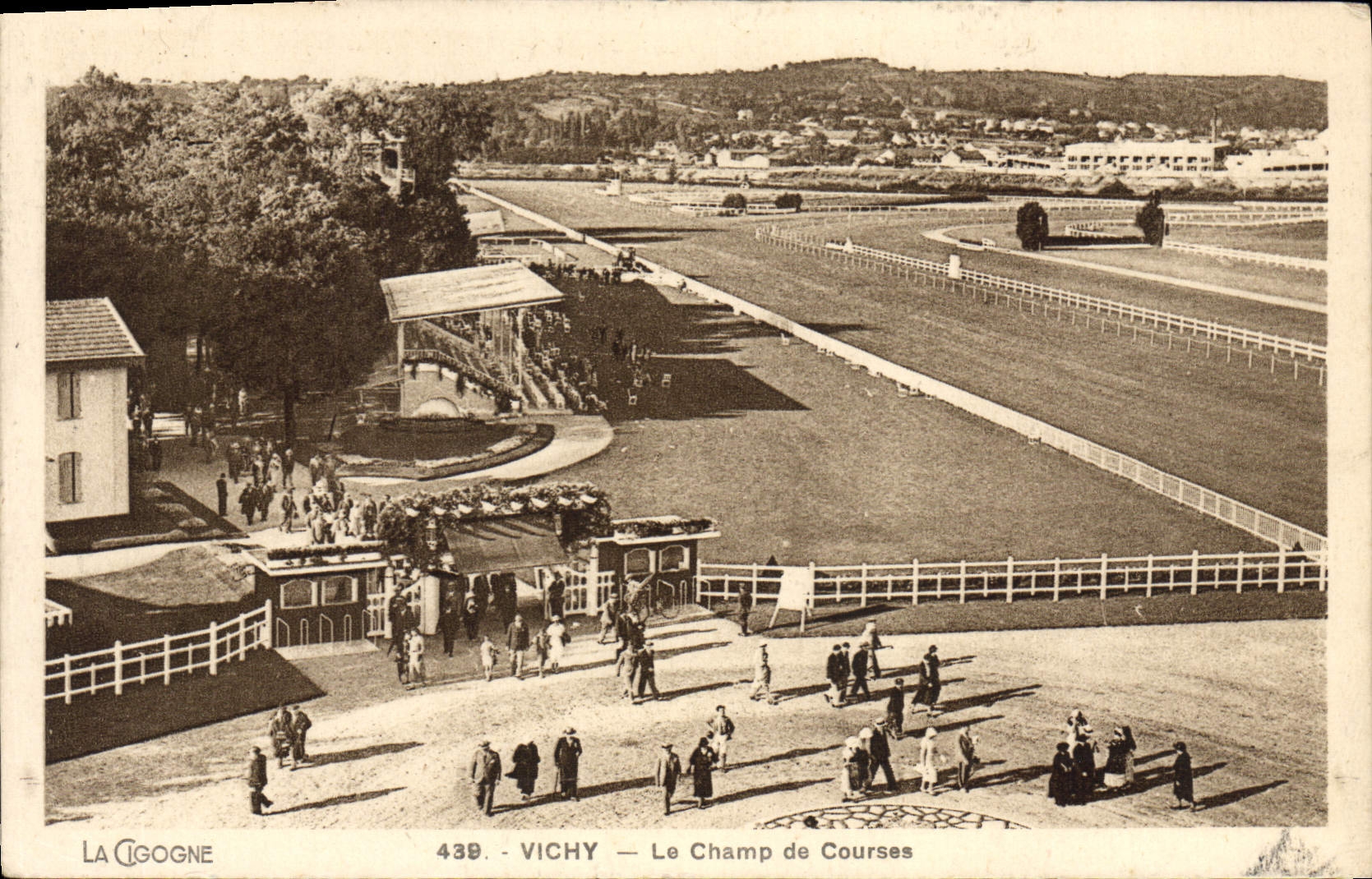 CPA Cheval Equitation Hippisme Vichy le champ de courses 