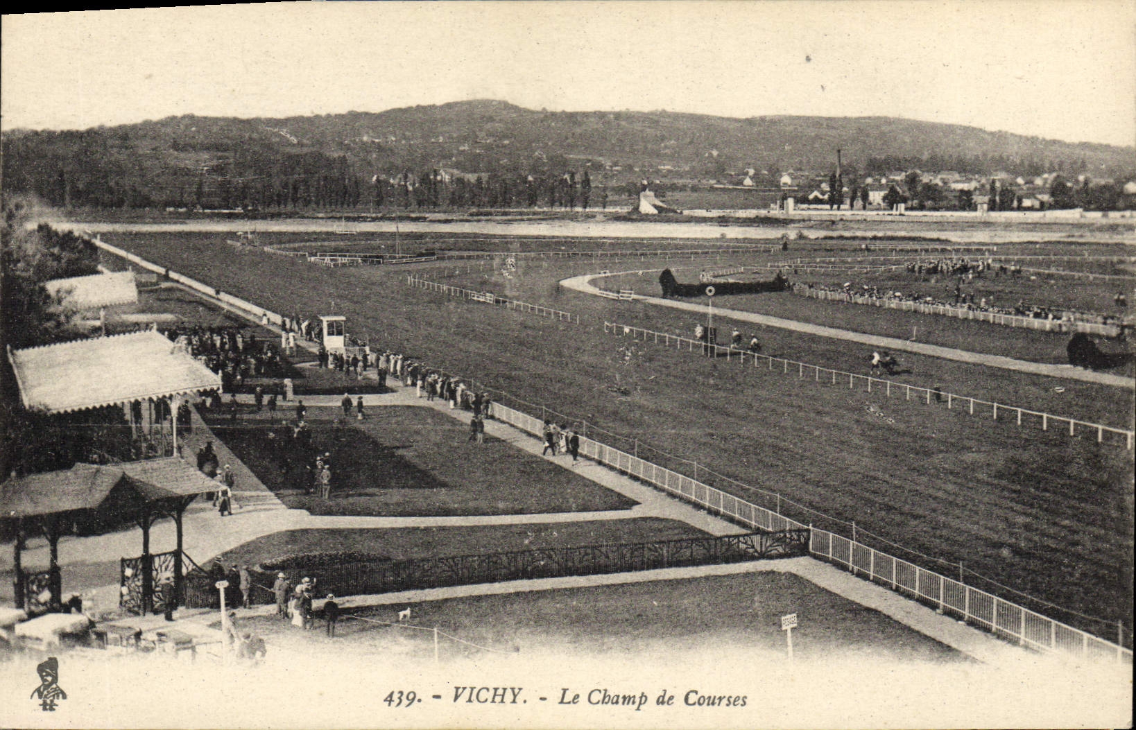 CPA Cheval Equitation Hippisme Vichy le champ de courses 